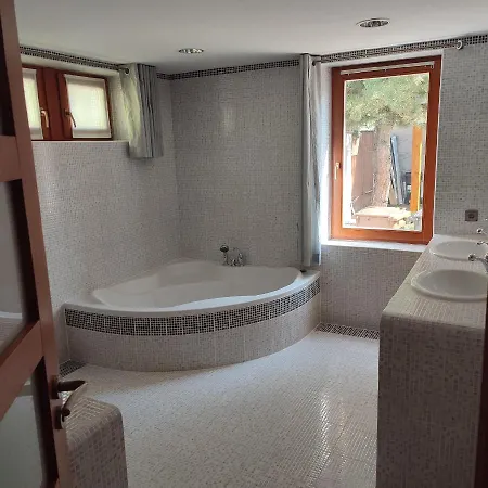 فيلة Large House With Parking, 30 Min To Prague Center *