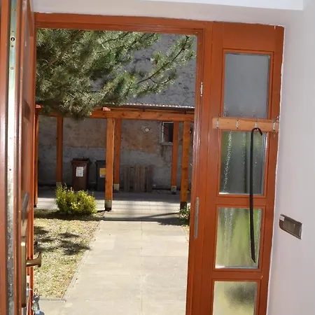 Βίλα Large House With Parking, 30 Min To Prague Center *