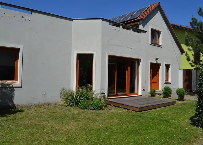 Large House With Parking, 30 Min To Prague Center Villa
