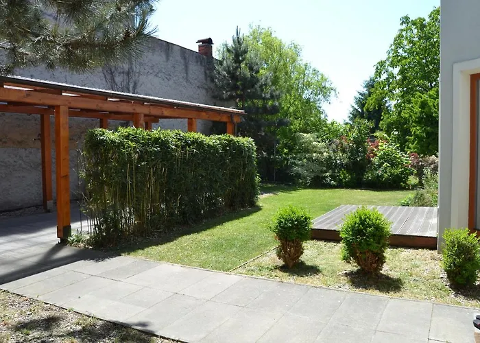 Large House With Parking, 30 Min To Prague Center