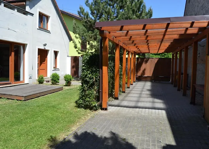 Villa Large House With Parking, 30 Min To Prague Center *