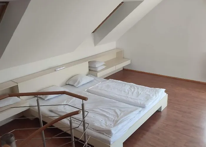Villa Large House With Parking, 30 Min To Prague Center Uvaly (Central Bohemian)