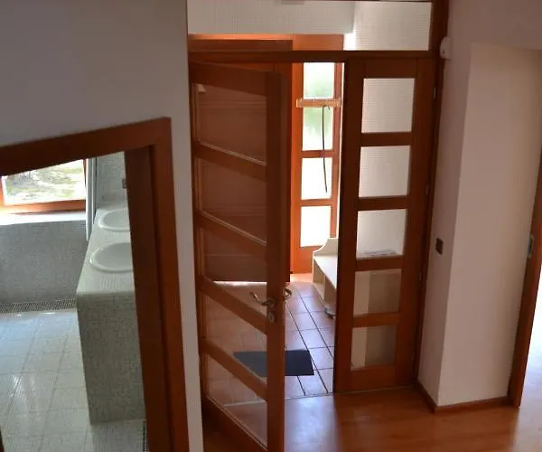 Villa Large House With Parking, 30 Min To Prague Center