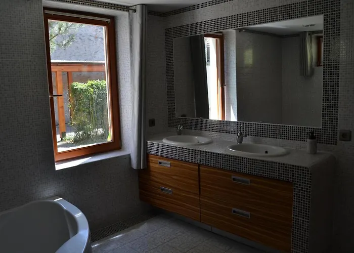 Villa Large House With Parking, 30 Min To Prague Center Uvaly (Central Bohemian)